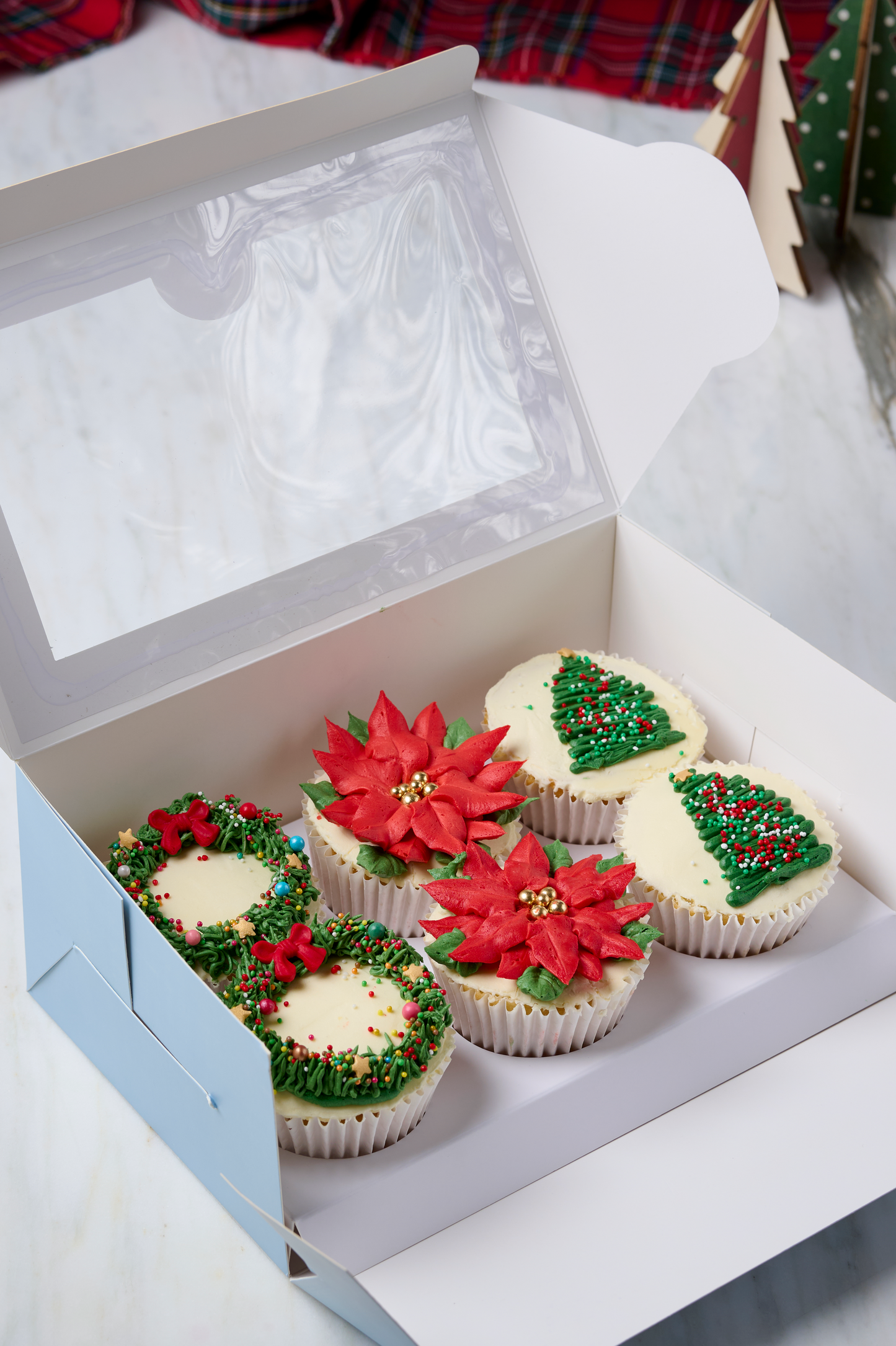 Xmas Floral Cupcakes