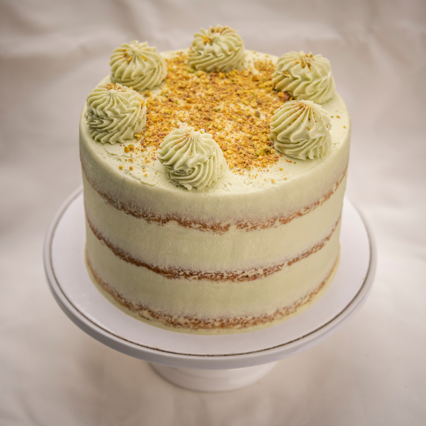 Gâteau nu aux fraises et aux pistaches