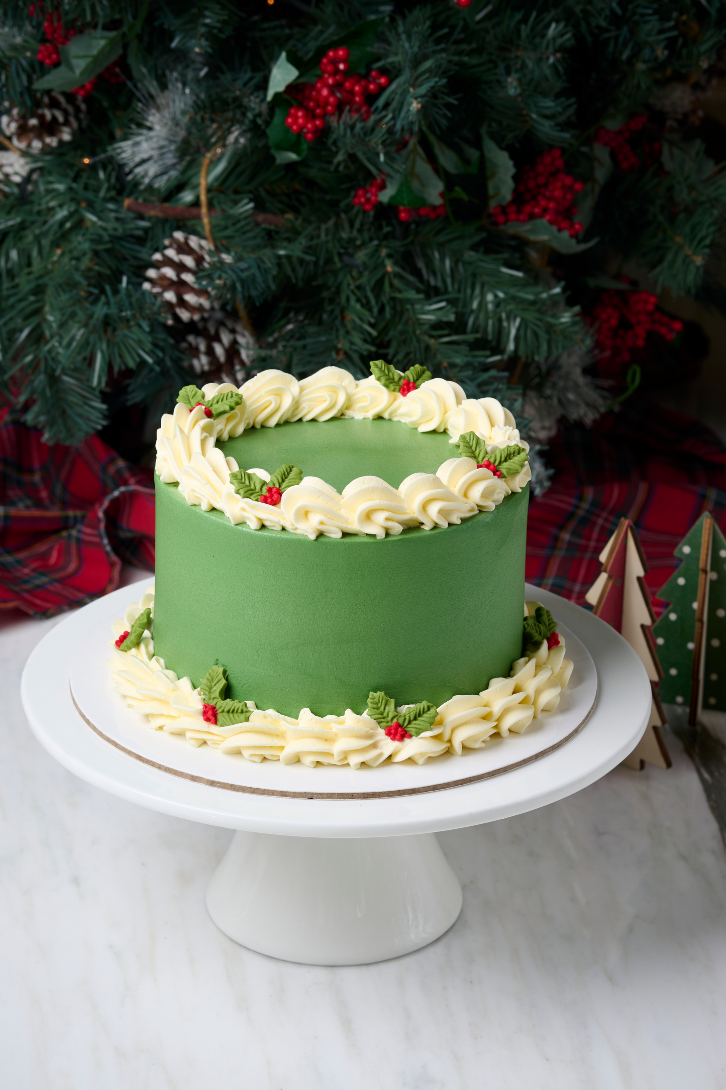 Simple Green Holly Cake