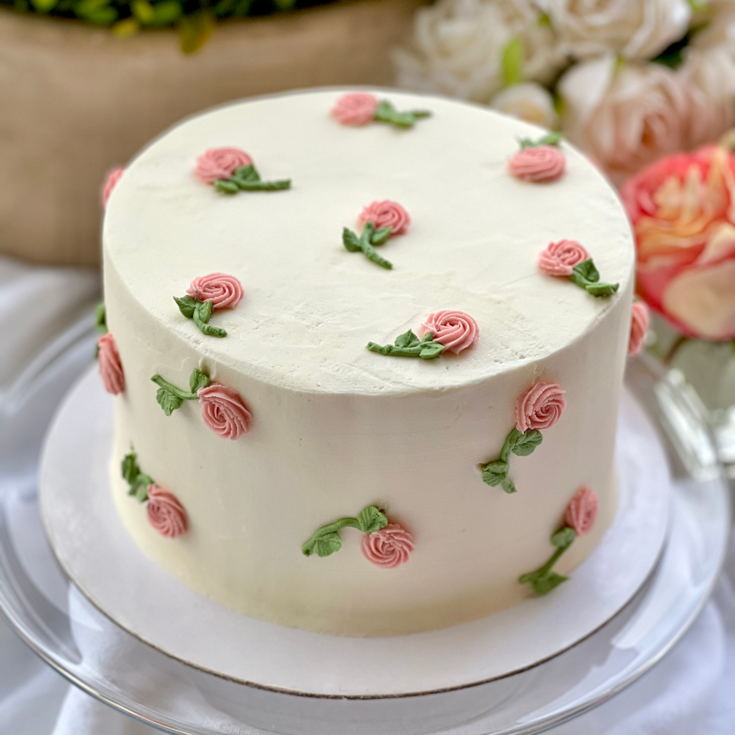 Gâteau à motif floral blanc